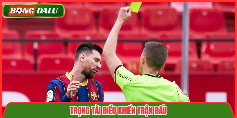 Trọng tài điều khiển trận đấu